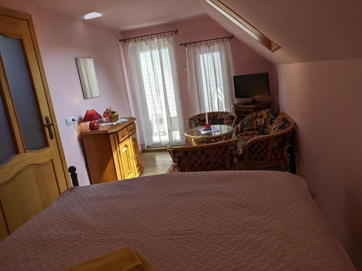 Guest House Nika - Cottages And Rooms In The Heart Of Palanga City Center Exterior foto
